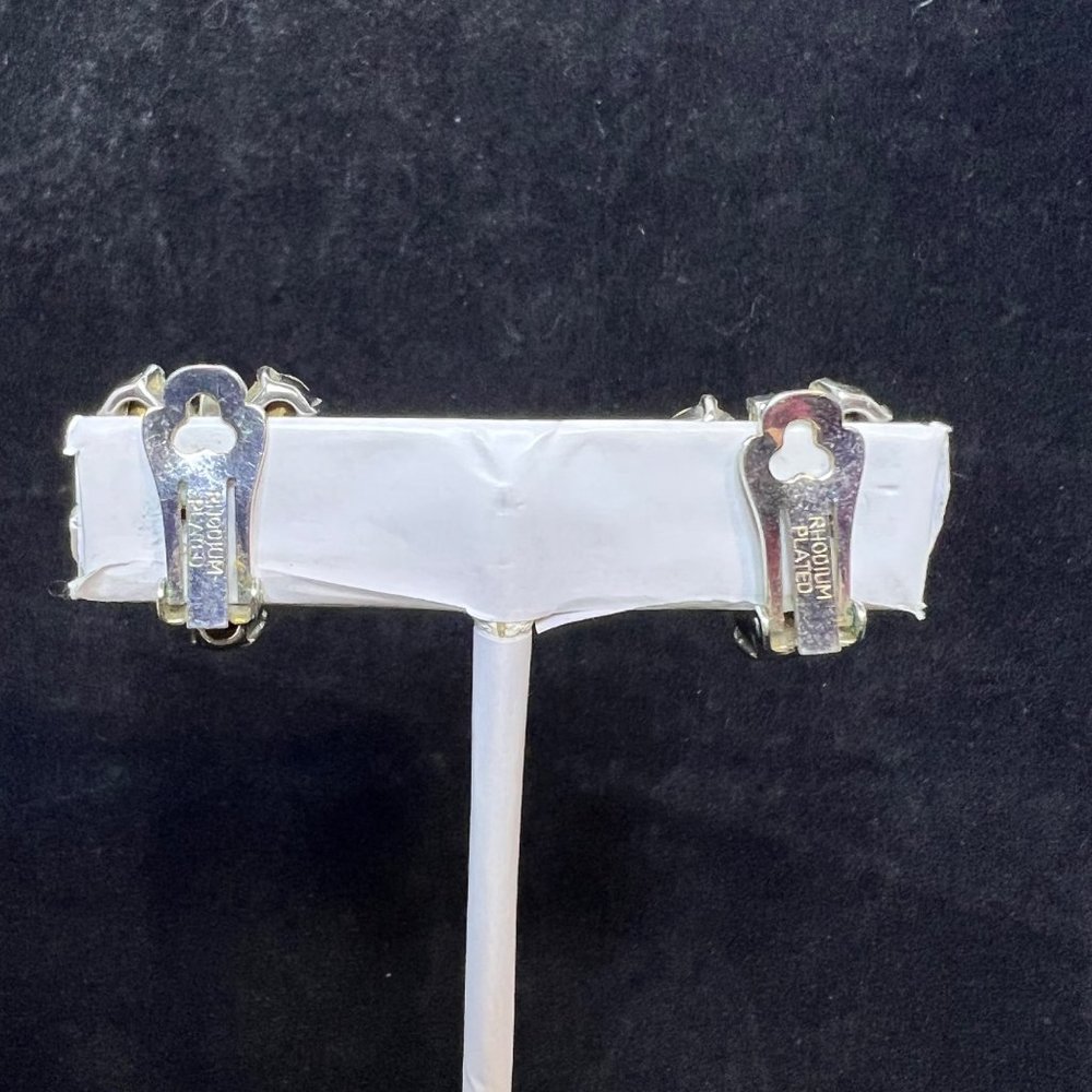 Vintage Rhodium Plated Rhinestone Floral Clip On Earrings (3292) - Picture 4 of 7
